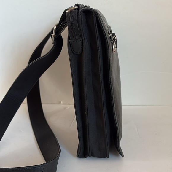 Fossil black leather messenger crossbody adjustable strap bag card pen slots - Picture 3 of 16